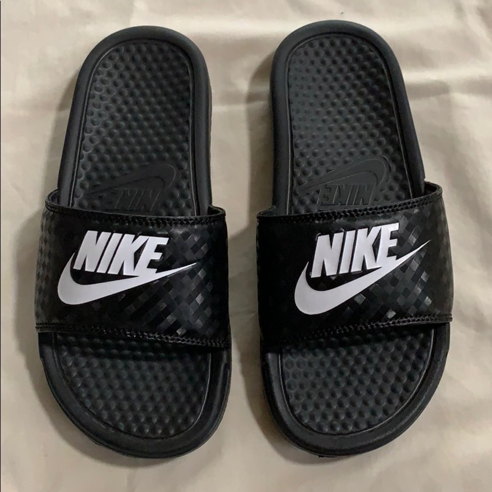 Nike Benassi slide sandals